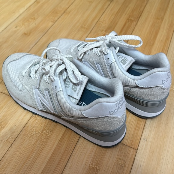 New Balance Shoes - Picture 5 of 6